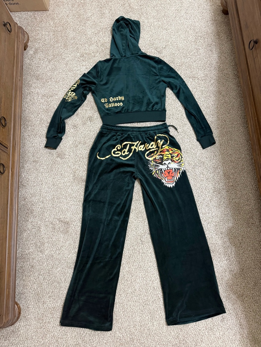 Ed Hardy Green Velvet Velour Tiger Zip Hoodie & Pant Set - Picture 7 of 11